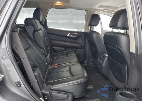 2017 Nissan Pathfinder S z USA, uszkodzony, nr VIN 5N1DR2MM3HC650673